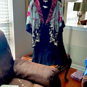 Elegant turquoise, and Mauve Maxi Dress
2 skirts, 1 straight and 1 ruffle.